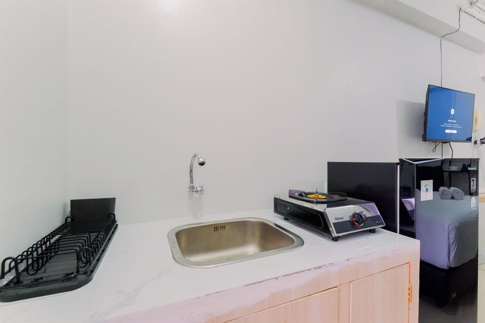 Studio | Private kitchen | Full-size fridge, stovetop, electric kettle