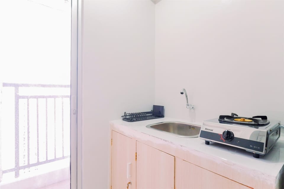 Studio | Private kitchen | Full-size fridge, stovetop, electric kettle