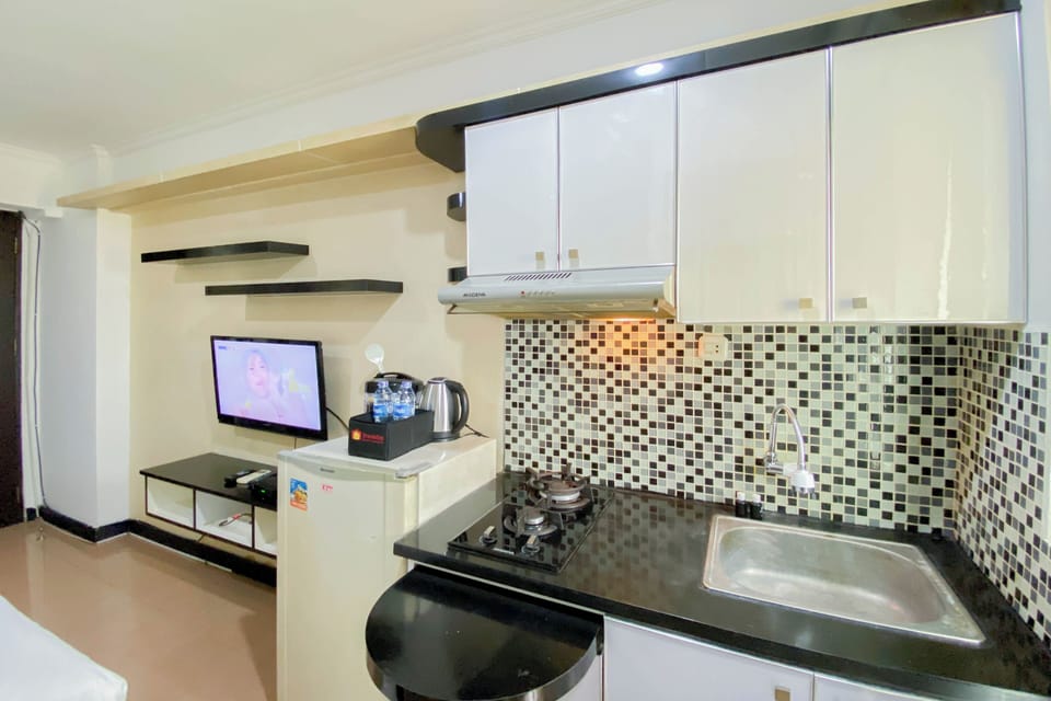 Studio | Private kitchen | Full-size fridge, stovetop, electric kettle