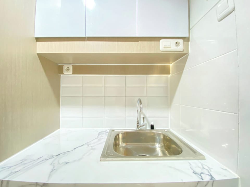 Studio | Private kitchen | Full-size fridge, stovetop, electric kettle