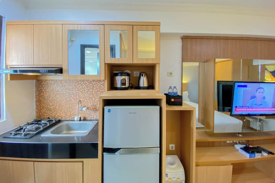 Studio | Private kitchen | Full-size fridge, stovetop, electric kettle
