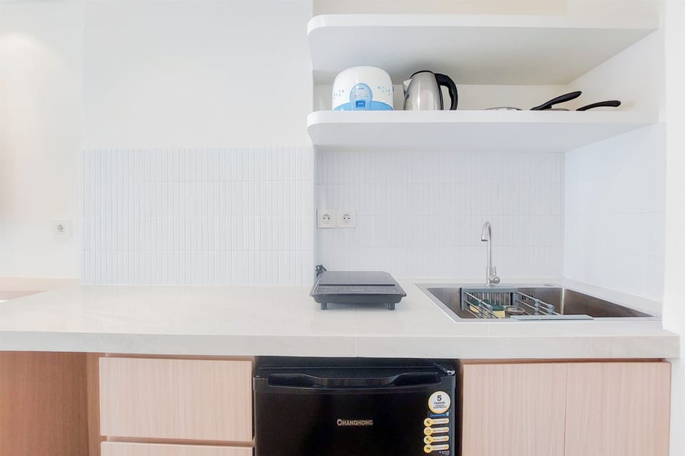 Studio | Private kitchen | Full-size fridge, stovetop