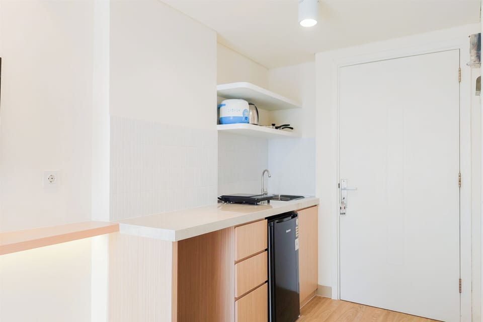 Studio | Private kitchen | Full-size fridge, stovetop