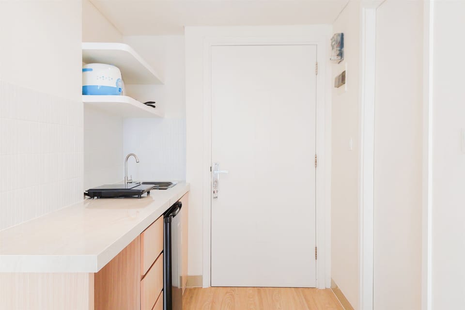 Studio | Private kitchen | Full-size fridge, stovetop