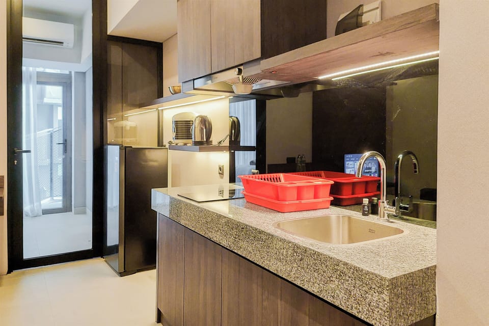 Apartment | Private kitchen | Full-size fridge, stovetop, electric kettle