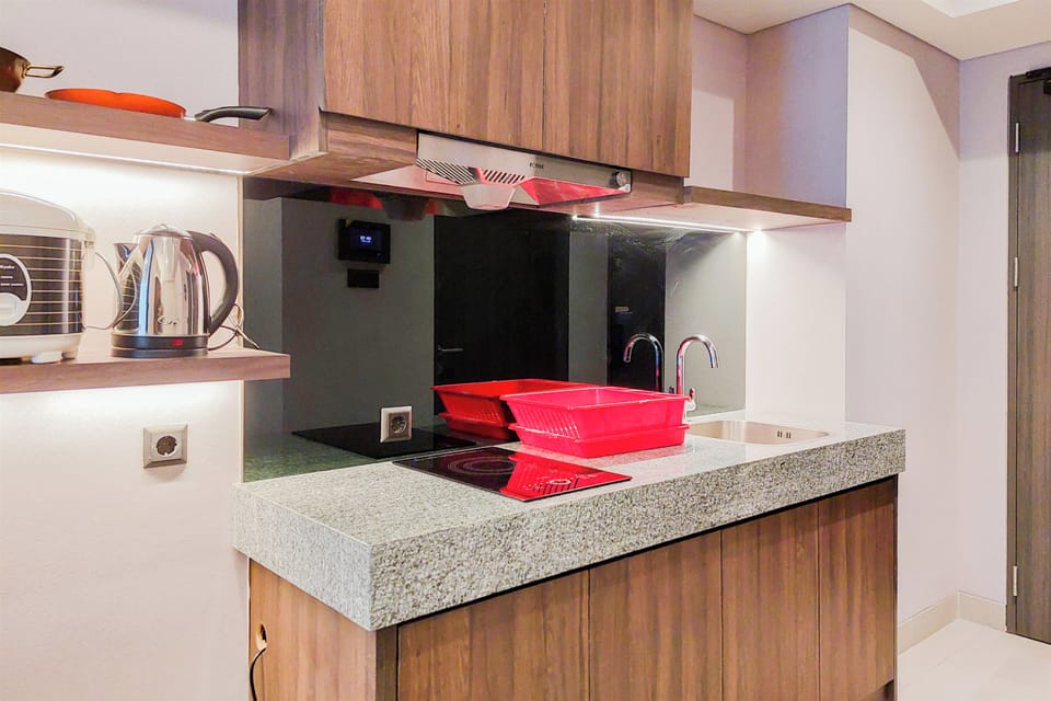 Apartment | Private kitchen | Full-size fridge, stovetop, electric kettle