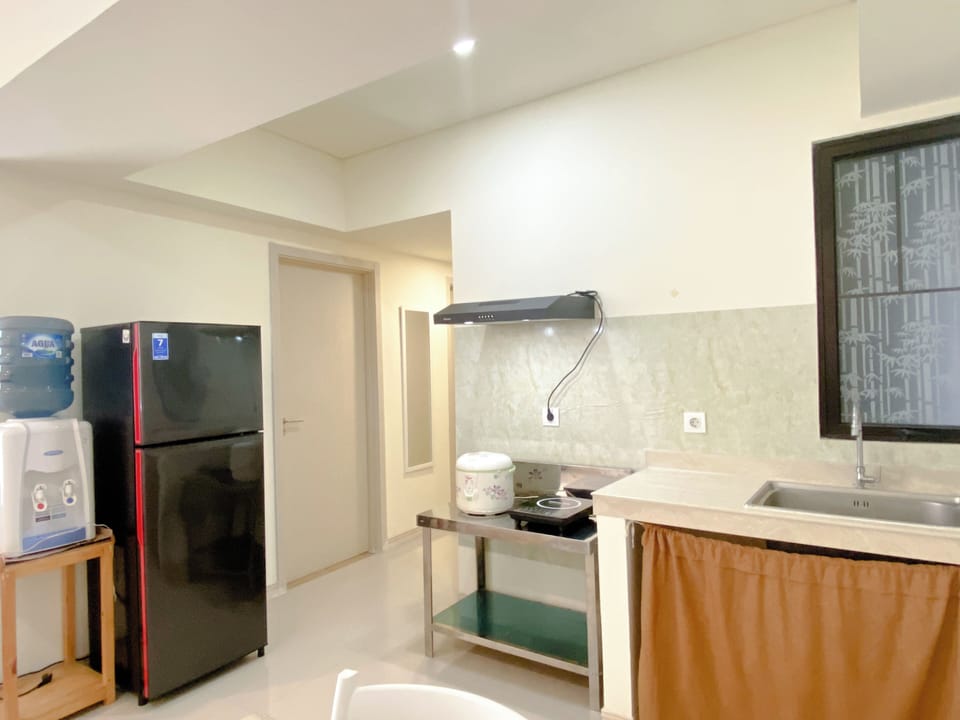 Apartment | Private kitchen | Full-size fridge, stovetop, electric kettle