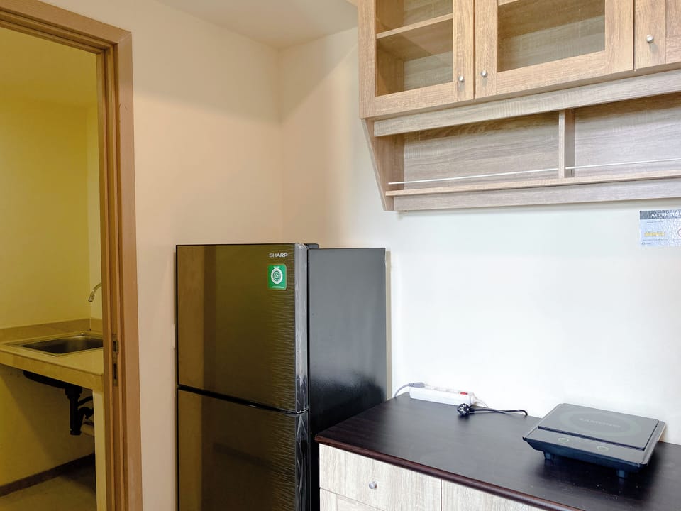 Apartment | Private kitchen | Full-size fridge, stovetop, electric kettle