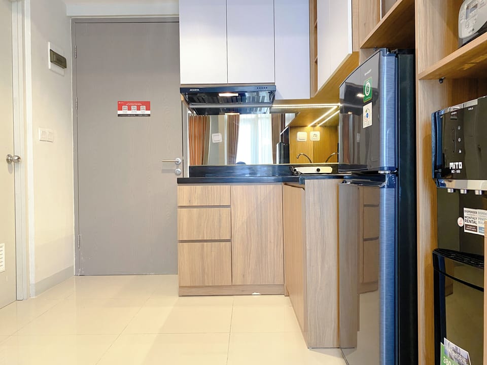 Apartment | Private kitchen | Full-size fridge, stovetop, electric kettle