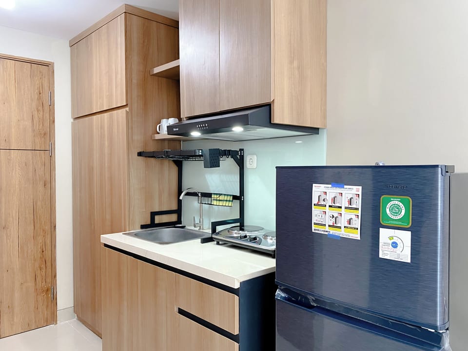 Studio | Private kitchen | Full-size fridge, stovetop, electric kettle