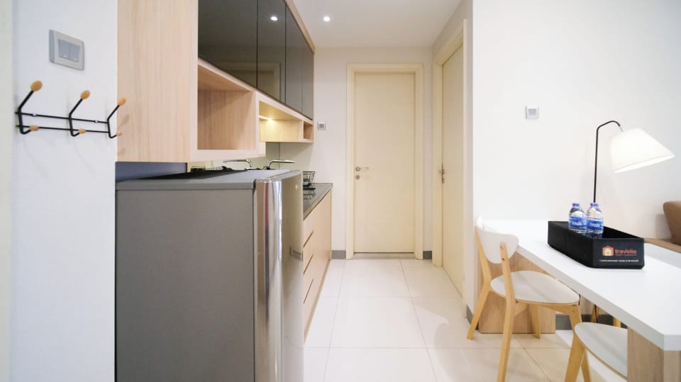 Apartment | Private kitchen | Full-size fridge, stovetop, electric kettle