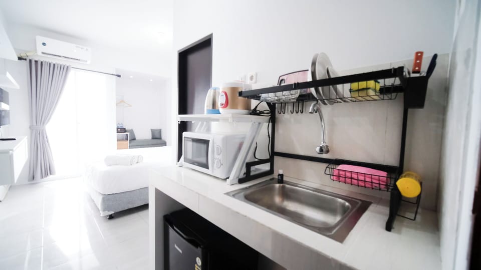 Studio | Private kitchen | Microwave, electric kettle