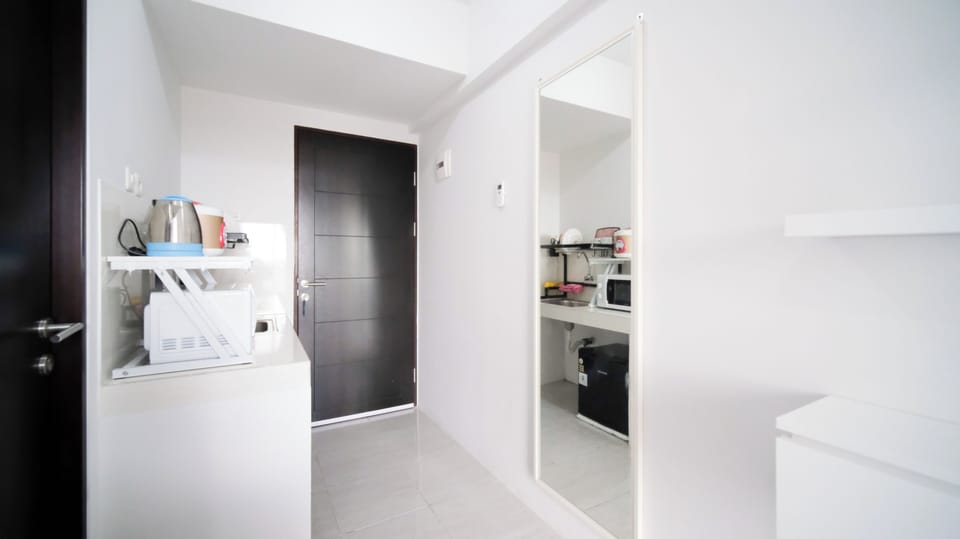 Studio | Private kitchen | Microwave, electric kettle