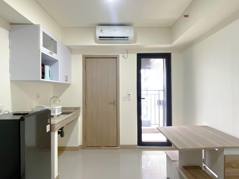 Studio | Private kitchen | Full-size fridge, stovetop, electric kettle