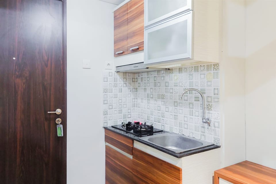Full-size fridge, stovetop, electric kettle