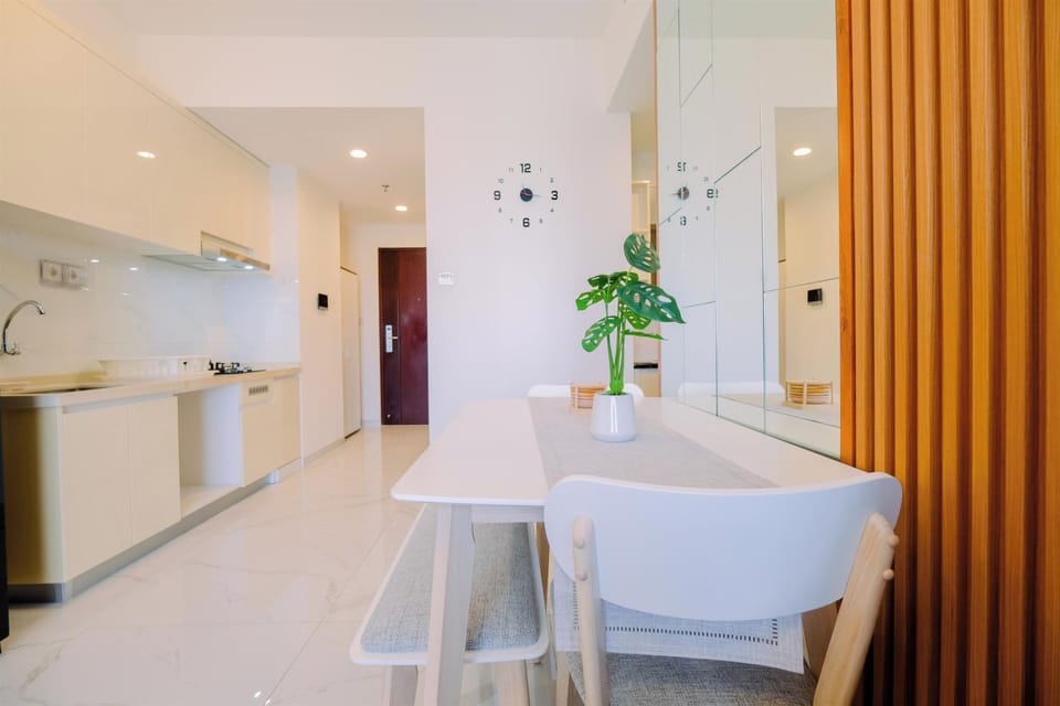 Apartment | Private kitchen | Full-size fridge, stovetop, electric kettle