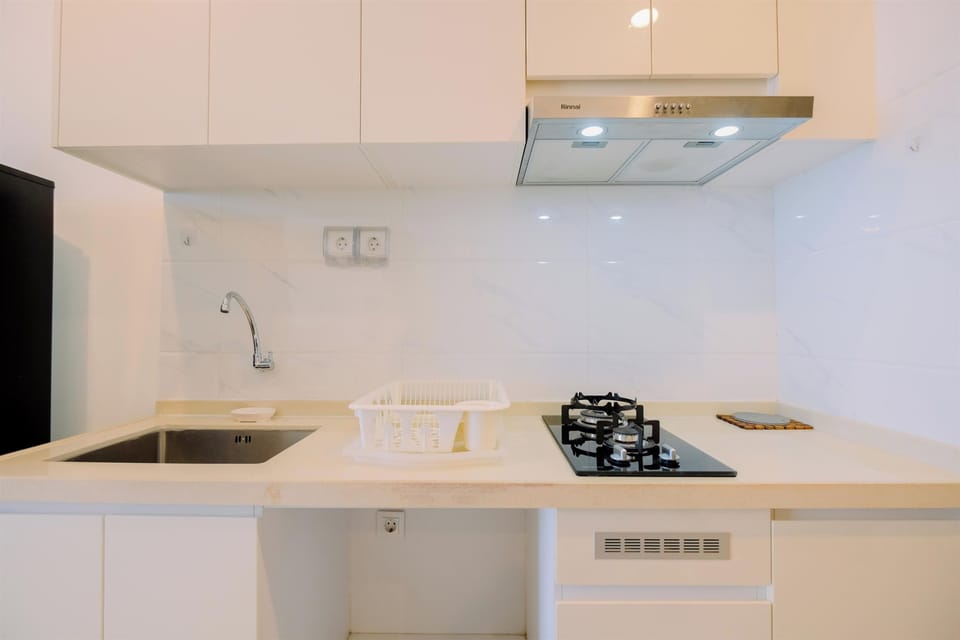 Apartment | Private kitchen | Full-size fridge, stovetop, electric kettle