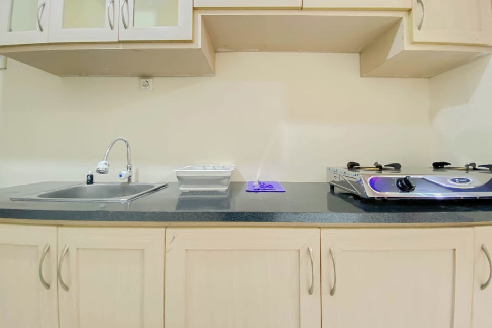 Studio | Private kitchen | Full-size fridge, stovetop, electric kettle