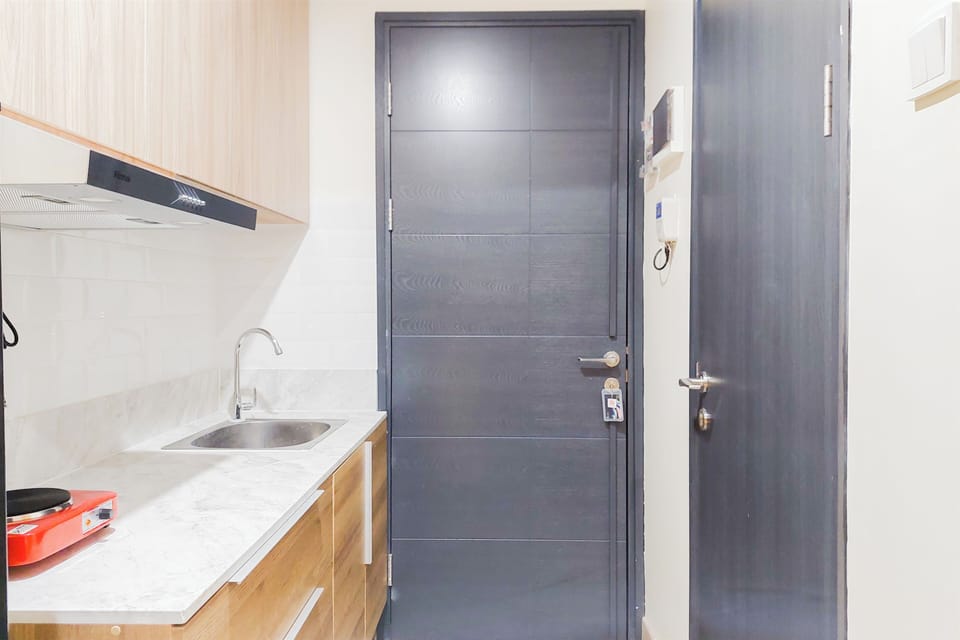 Studio | Private kitchen | Full-size fridge, stovetop, electric kettle, cookware/dishes/utensils