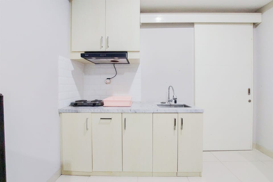 Studio | Private kitchen | Full-size fridge, stovetop, electric kettle, cookware/dishes/utensils