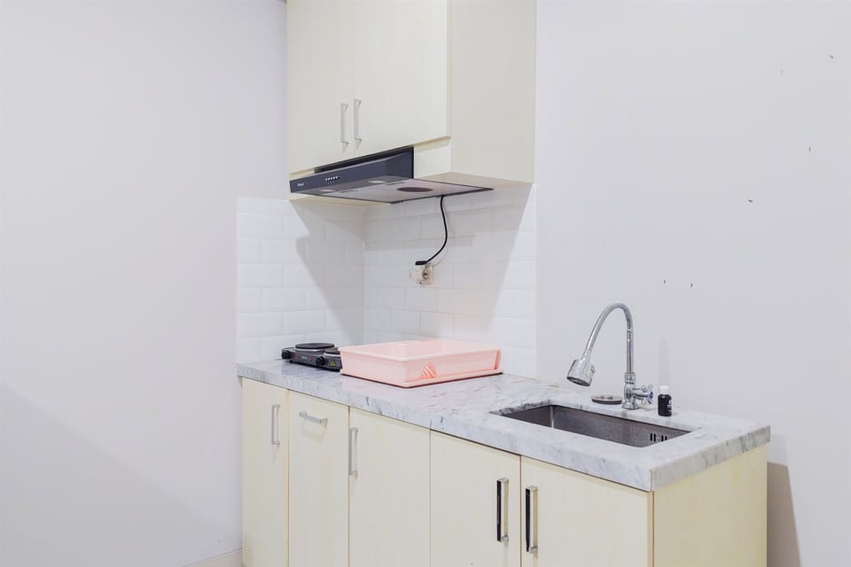Studio | Private kitchen | Full-size fridge, stovetop, electric kettle, cookware/dishes/utensils
