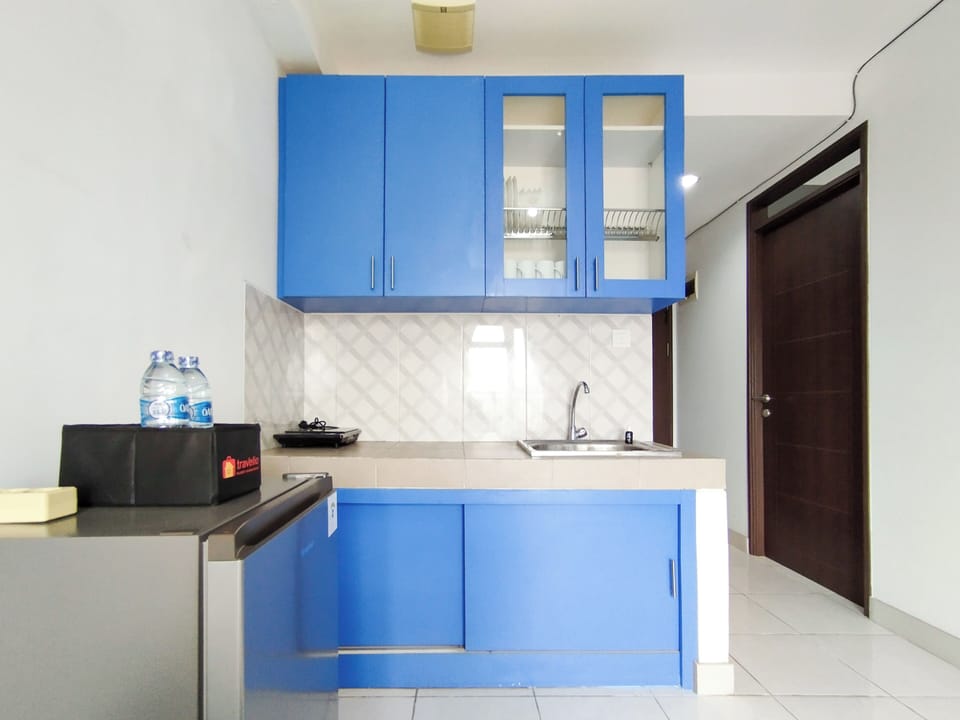 Apartment | Private kitchen | Full-size fridge, stovetop, electric kettle