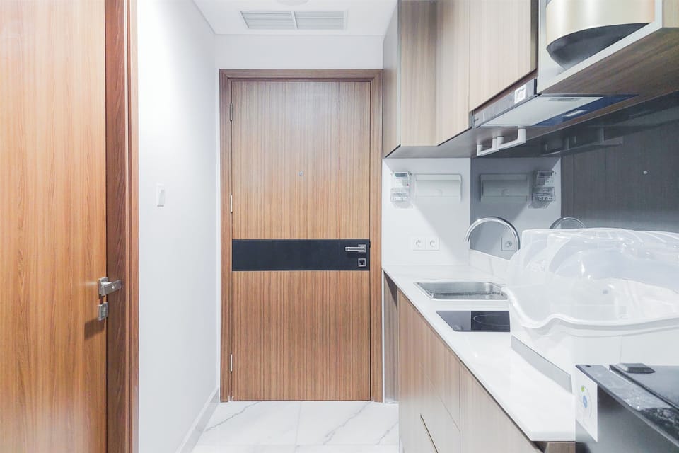 Apartment | Private kitchen | Full-size fridge, stovetop, electric kettle