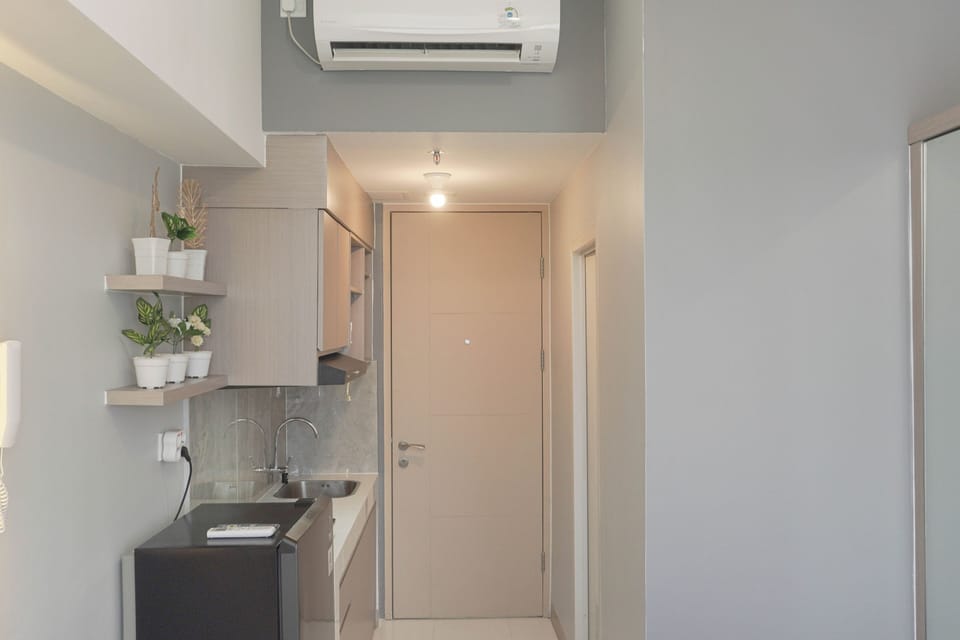 Studio | Private kitchen | Full-size fridge, microwave, stovetop, electric kettle