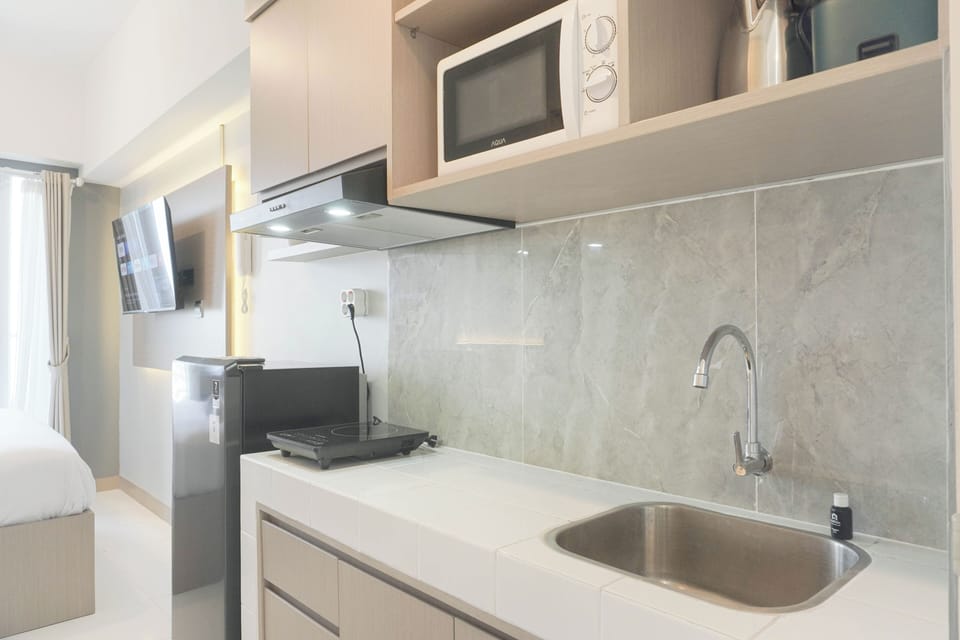 Studio | Private kitchen | Full-size fridge, microwave, stovetop, electric kettle
