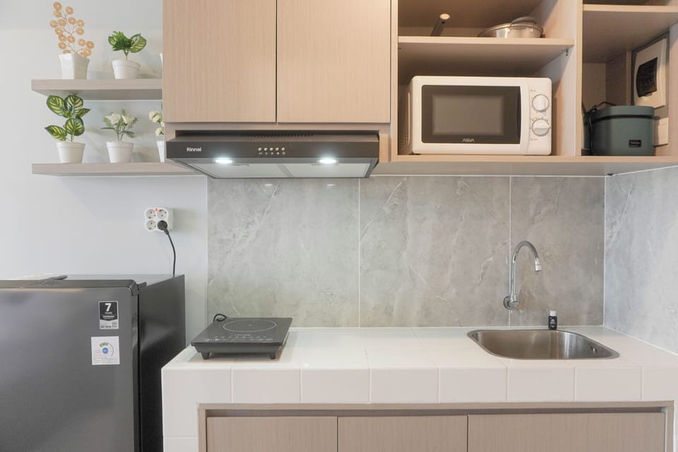 Studio | Private kitchen | Full-size fridge, microwave, stovetop, electric kettle