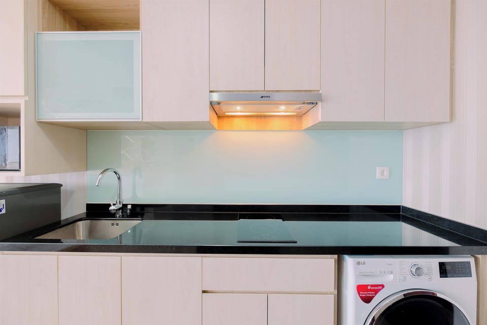 Studio | Private kitchen | Full-size fridge, microwave, stovetop, electric kettle
