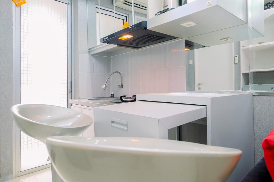 Apartment | Private kitchen | Fridge, stovetop, electric kettle, rice cooker