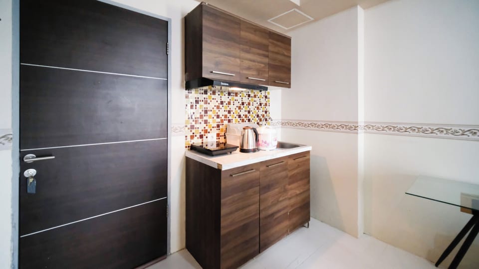 Apartment | Private kitchen | Fridge, stovetop, rice cooker