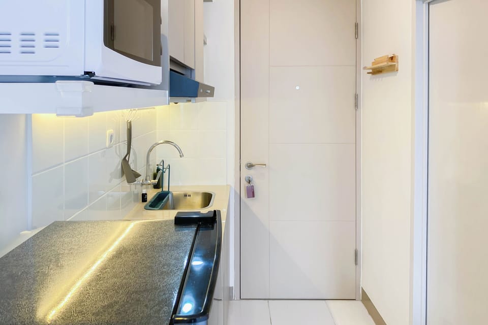 Studio | Private kitchen | Fridge, stovetop, electric kettle, rice cooker