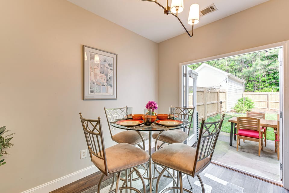 Dining Area | 1st Floor | Dishware/Flatware | Trash Bags/Paper Towels