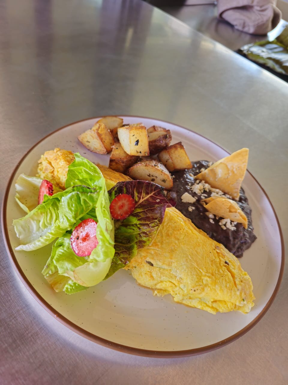 2 restaurants; breakfast, lunch, dinner, and brunch served
