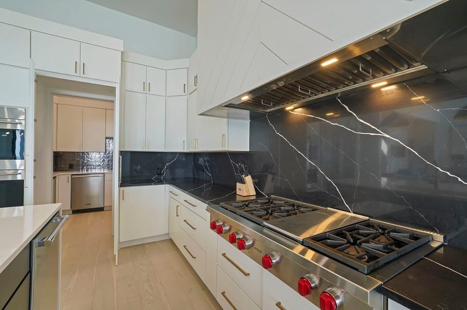 Le Maison Blanc - Miramar Beach - Kitchen