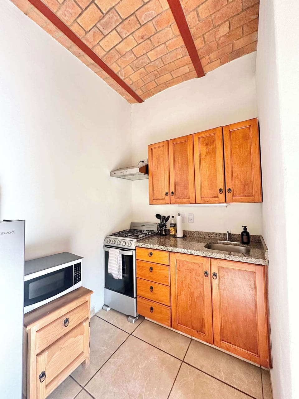 Full kitchen 