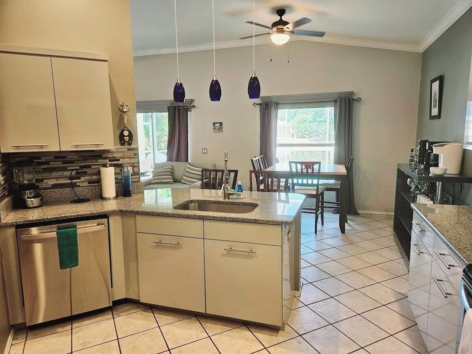 Kitchen/Dining Area