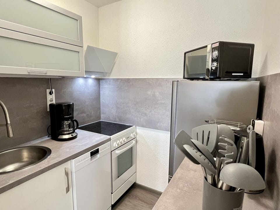 Kitchen Sink, Property, Sink, Cabinetry, White, Building, Tap, Home Appliance, Plumbing Fixture, Kitchen Appliance