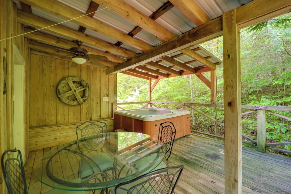 Covered Deck | Hot Tub