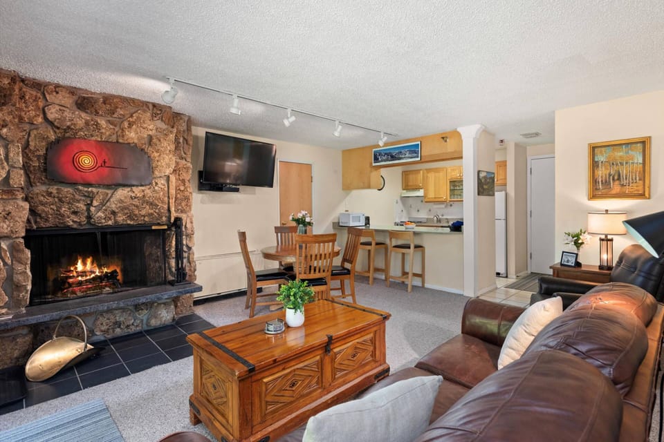 You have all the comforts of home in this convenient slopeside studio.