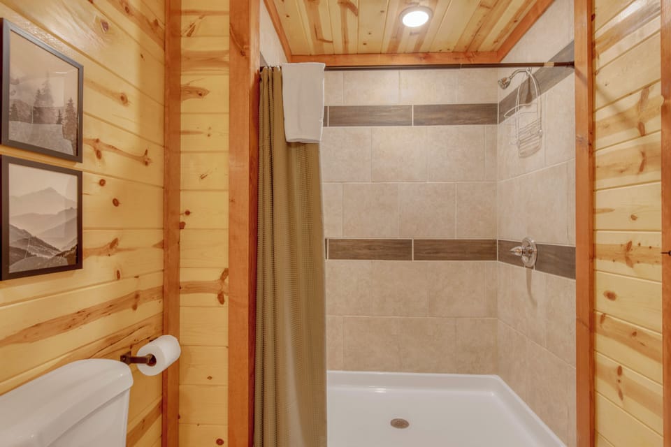 Primary bedroom's ensuite bathroom.