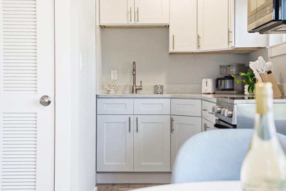 Toaster, Keurig & drip coffee maker
