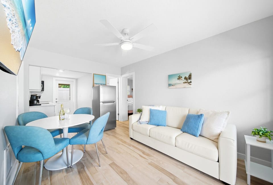 Living room with ceiling fan & A/C