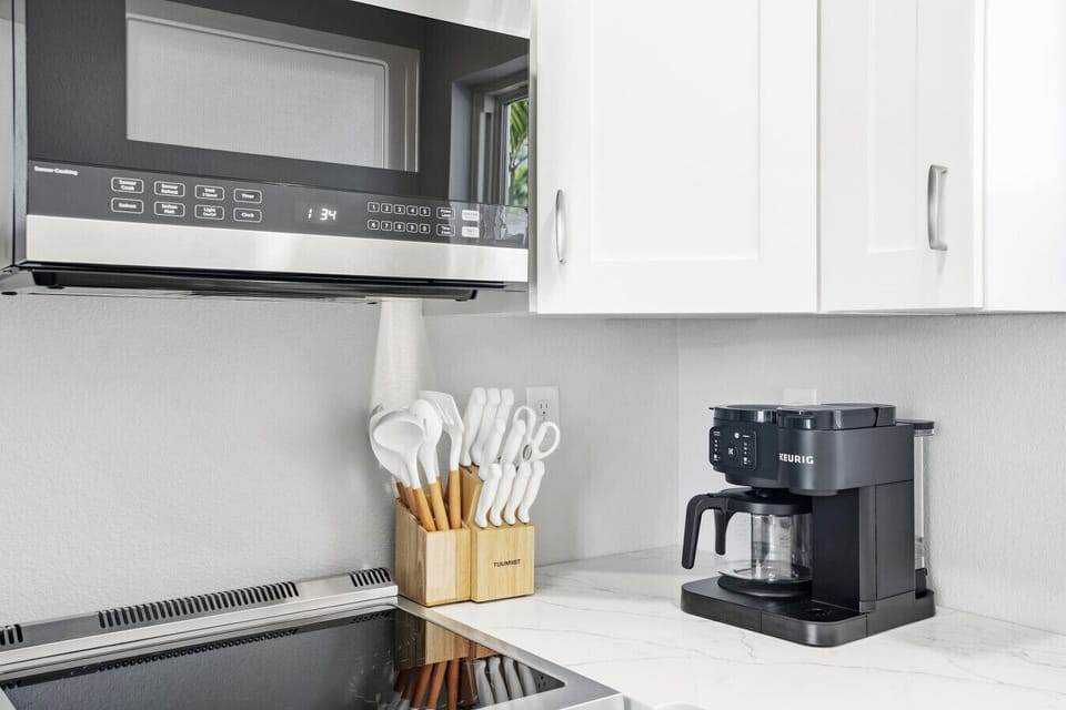 Drip coffee or Keurig, toaster, and ice maker