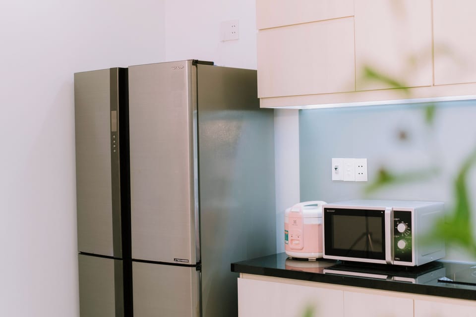 Fridge, microwave, stovetop, cookware/dishes/utensils