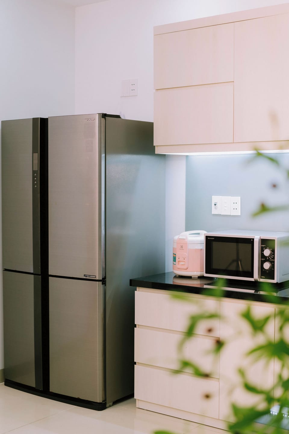 Fridge, microwave, stovetop, cookware/dishes/utensils