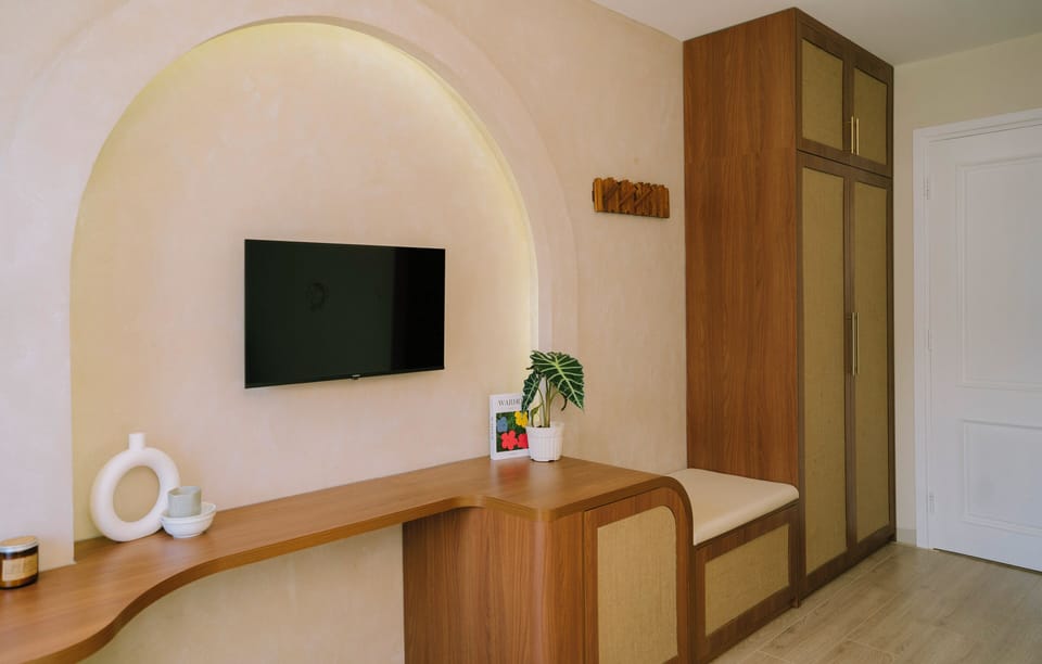 Deluxe Double Room, Mountain View | Wardrobe