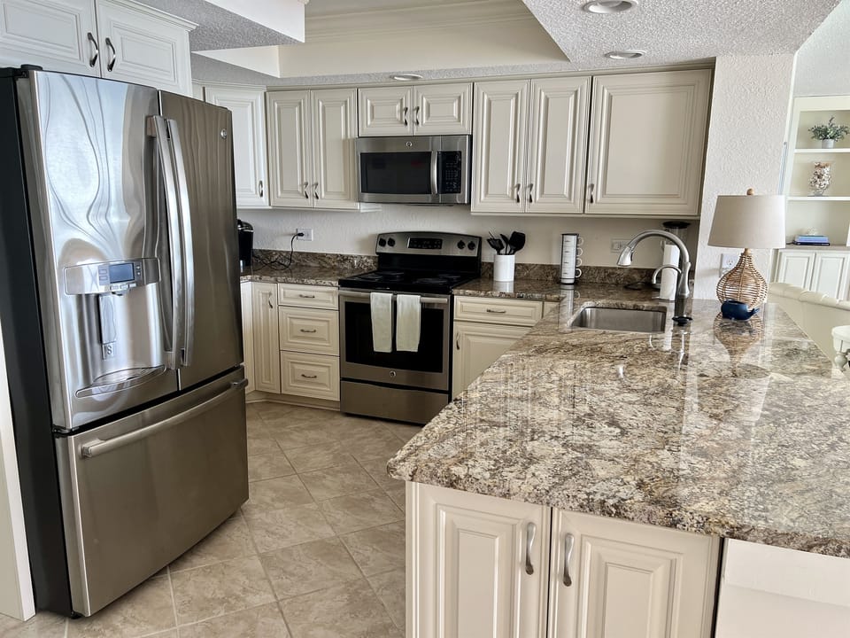 Remodeled Kitchen w/Stainless Appliances